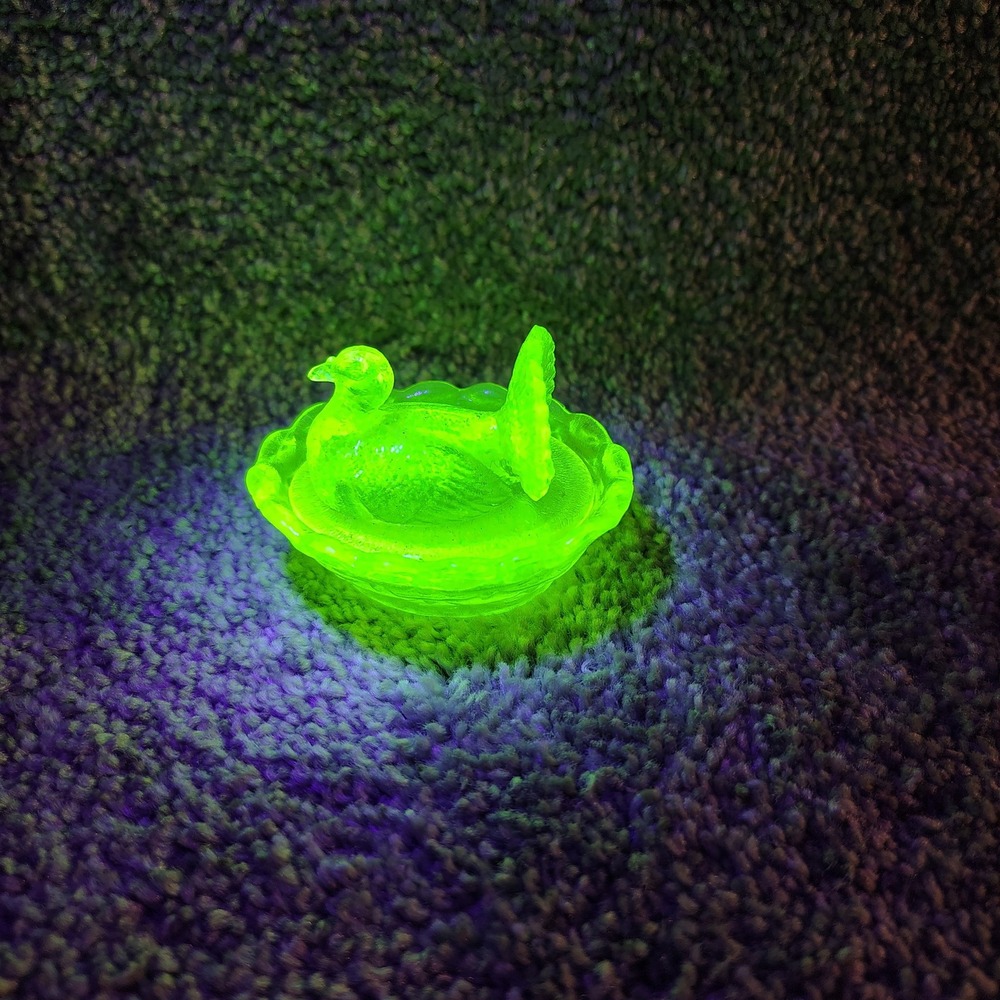 Boyd Glass Turkey Hen on Nest Yellow UV Uranium Slag Glows Miniature Salt Cellar